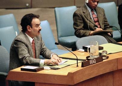 Den irakiske FN ambassadøren taler til Sikkerhetsrådet i 1998 når de diskuterer de amerikansk-britiske militæraksjonene mot Irak. Foto: UN Photo/Evan Schneider